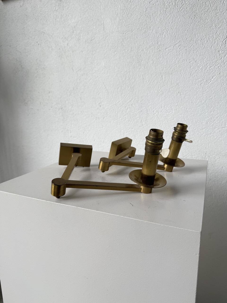 Pair of brass wall lights with articulated arms from the 70s