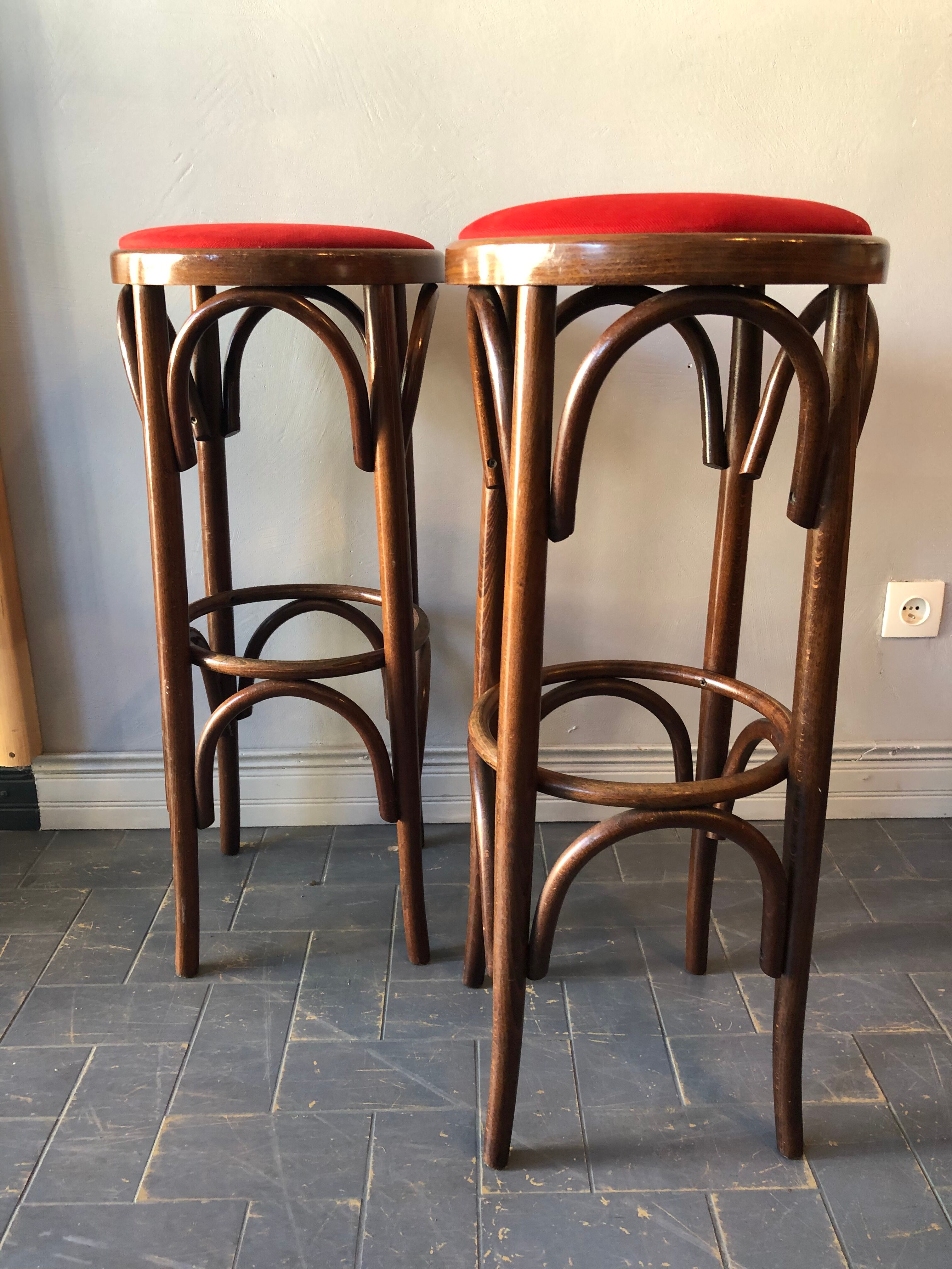 2 bistro bar stools