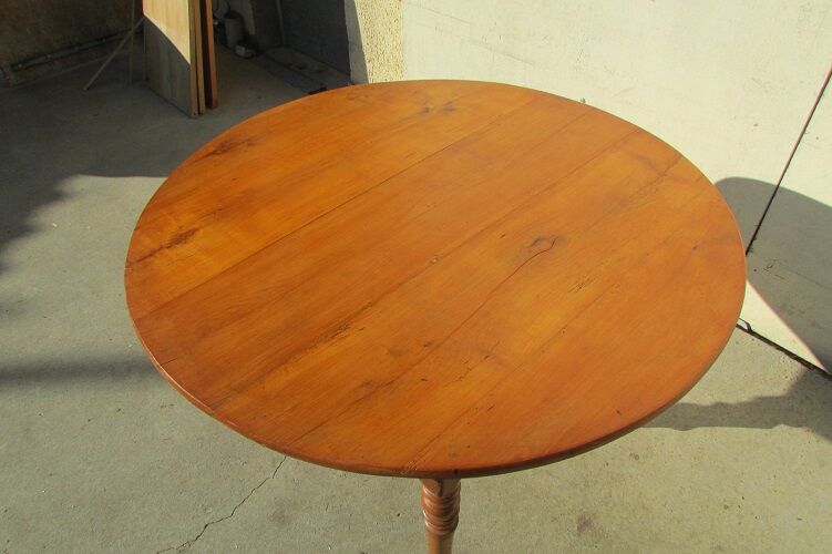 Round table in cherry, 1900s