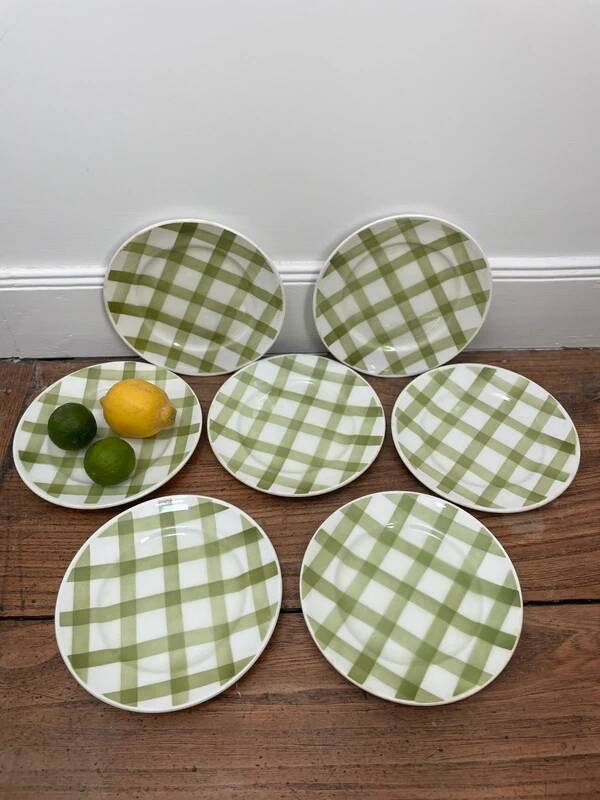 Moulin des loups tablecloth plates