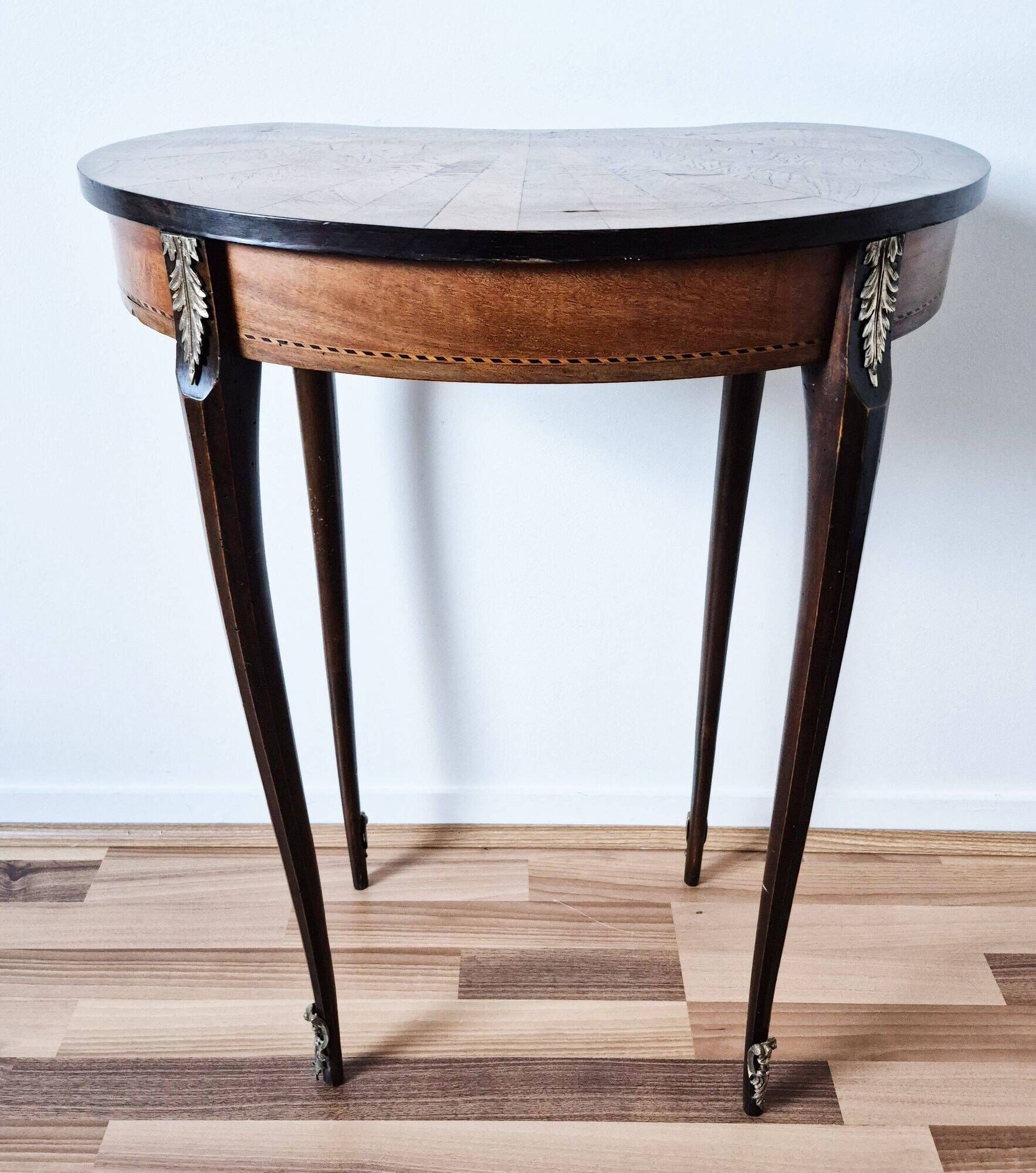 Louis XV kidney-shaped side table, bedside table, guéridon