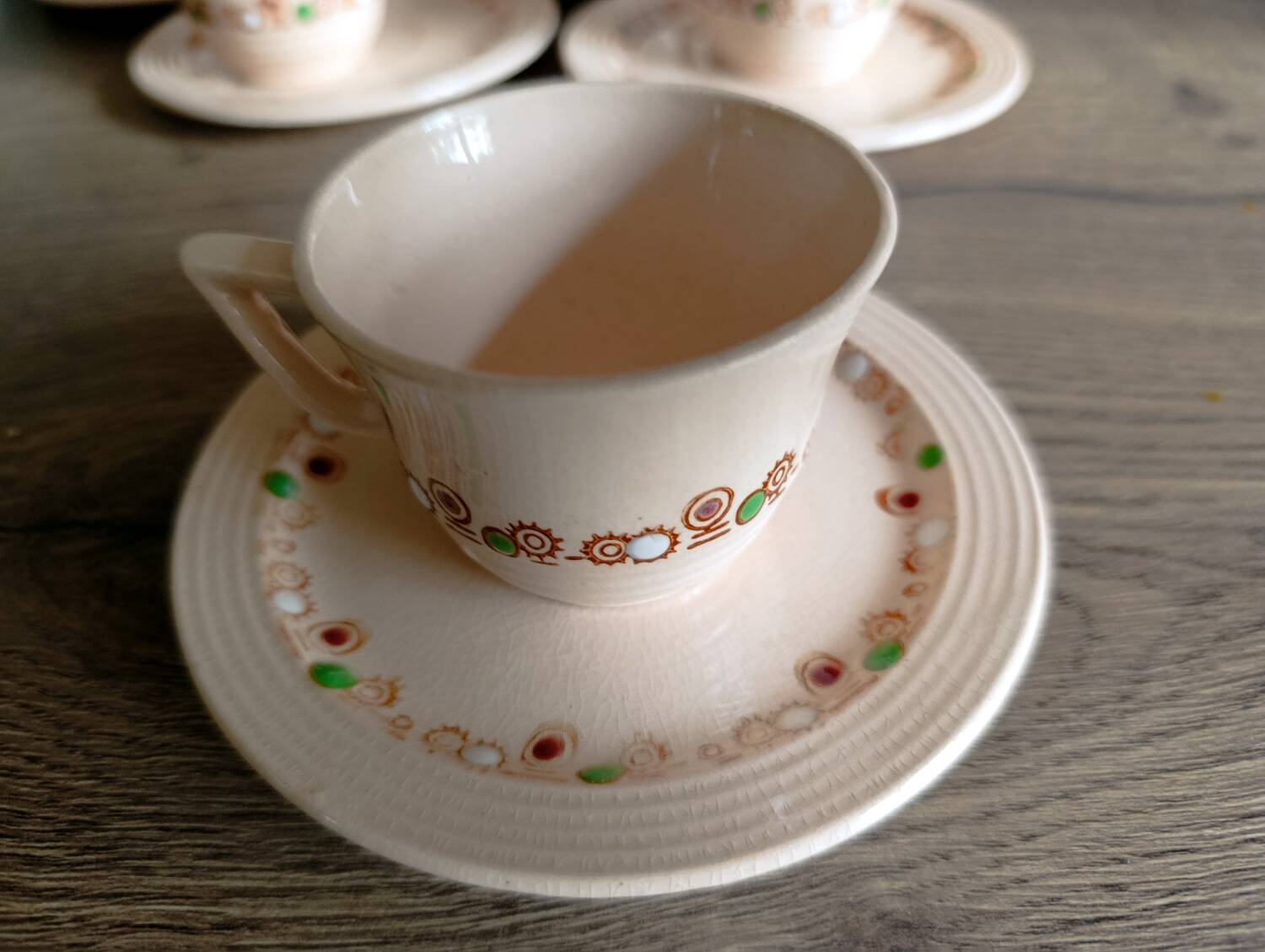 6 tasses et sous-tasses rose modèle Betty faïenc. de Longwy 1930