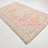 Tapis vintage oriental tons saumon et vert pastel, style faded 300x160