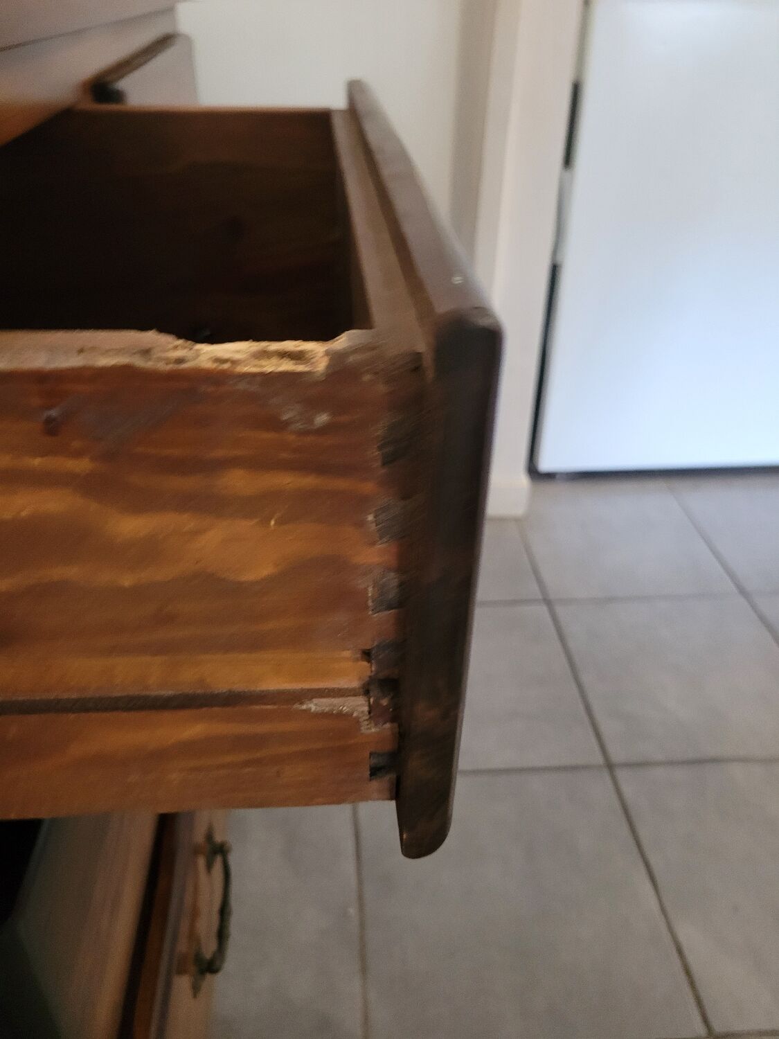 Commode en bois massif