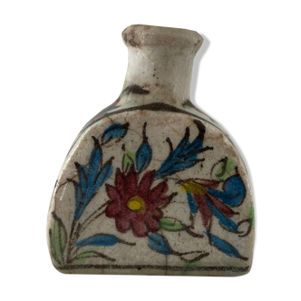 Flacon d ’Iznik Turquie en céramique siliceuse décor sous glaçure plombifère XVIIIe