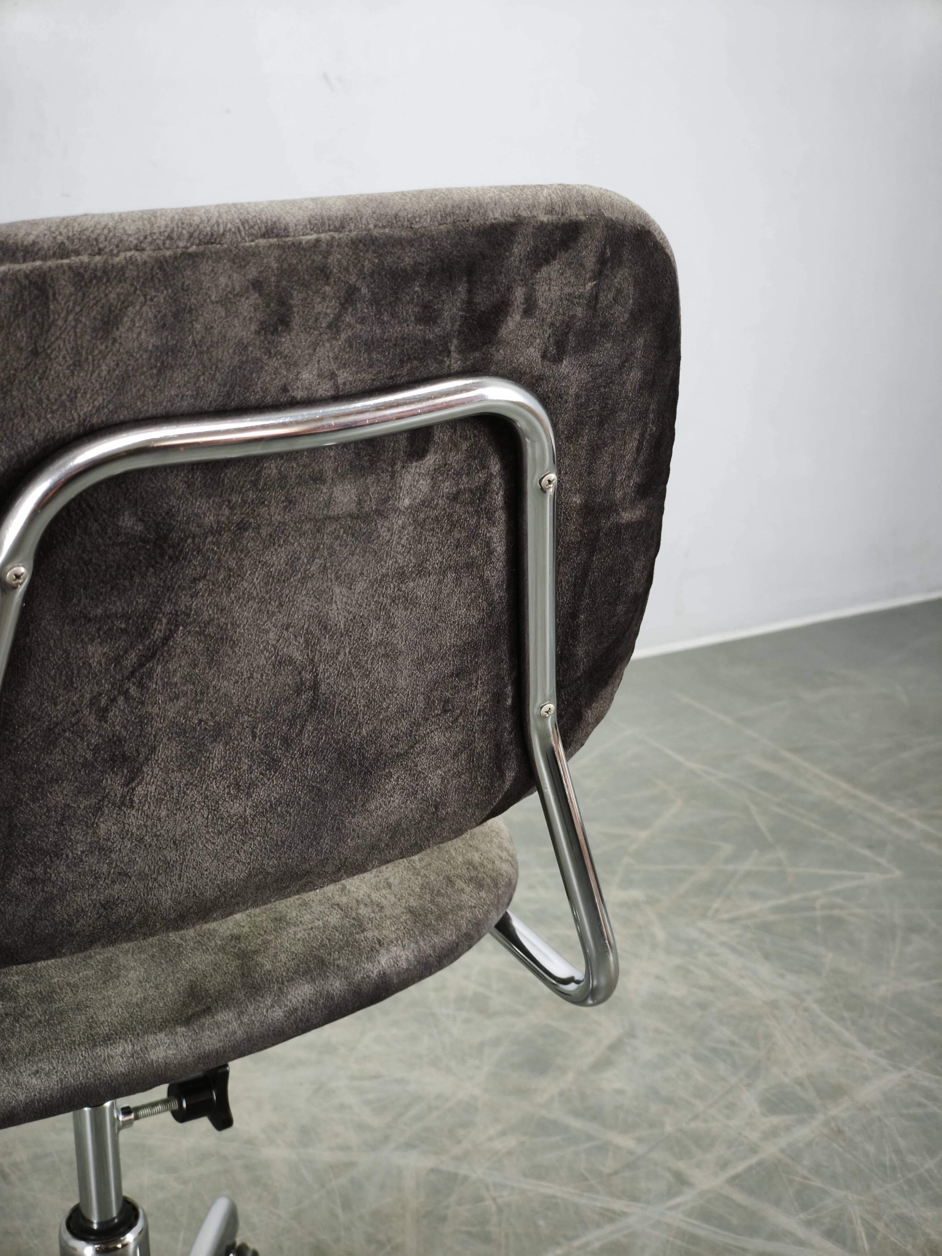 Italian Swivel Office Chair with Chrome Base, 1970s