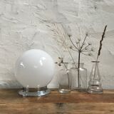 Plafonnier globe en opaline blanche