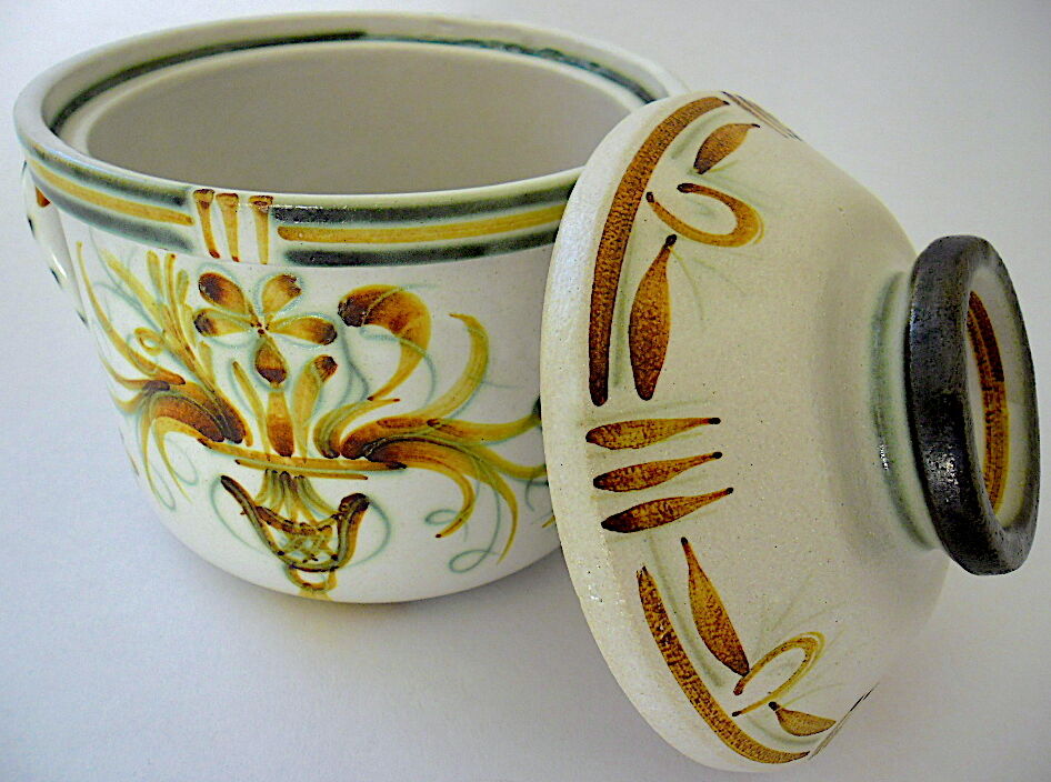 Covered sandstone pot, model G6, Kéraluc à Quimper