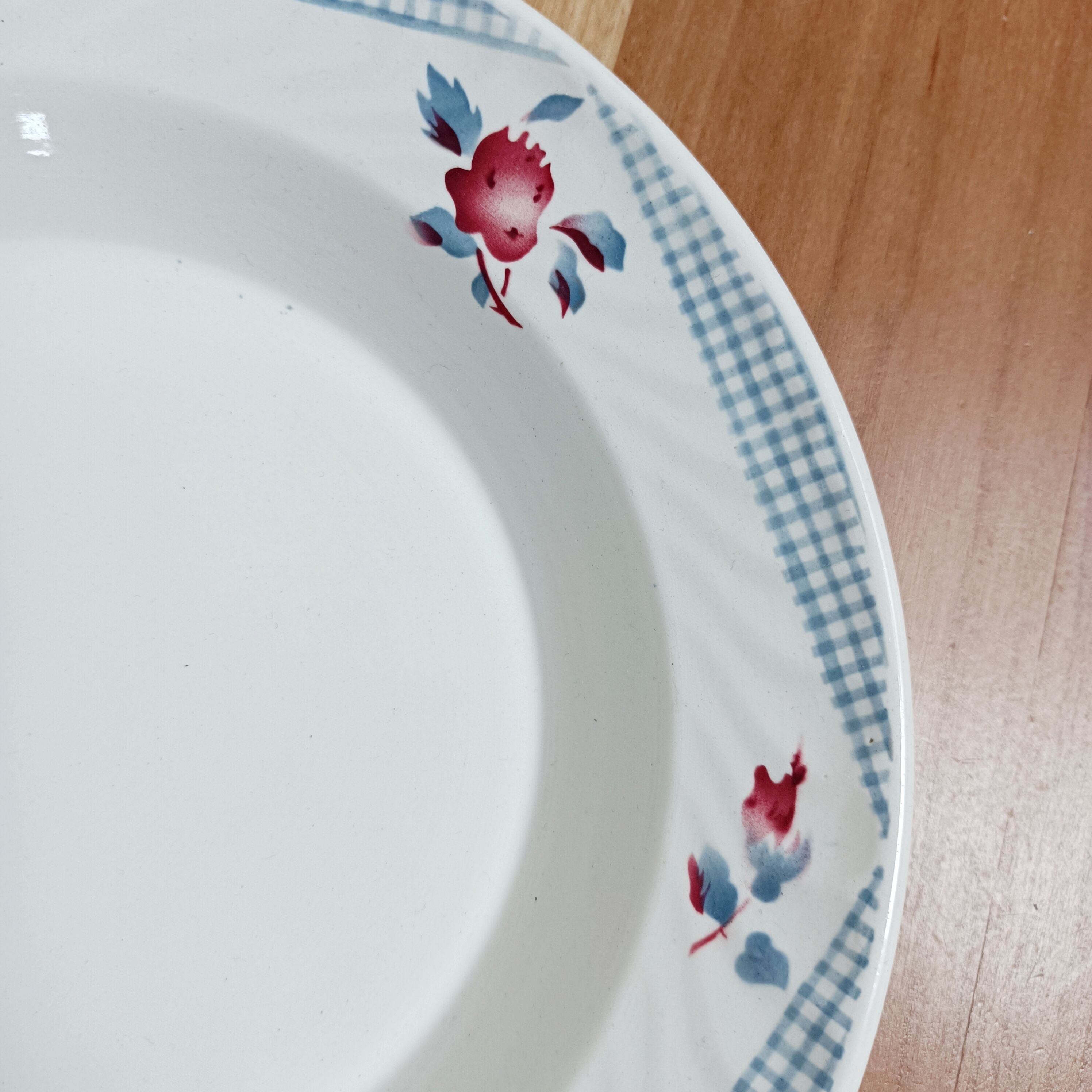 Hollow dish Digoin Sarreguemines, Yves