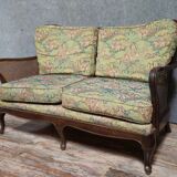 Antique English two-seater canapé, carved wooden frame.