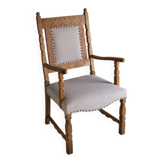 Fauteuil en chêne sculpté par Henning Kjaernulf | Danemark | Années 1960