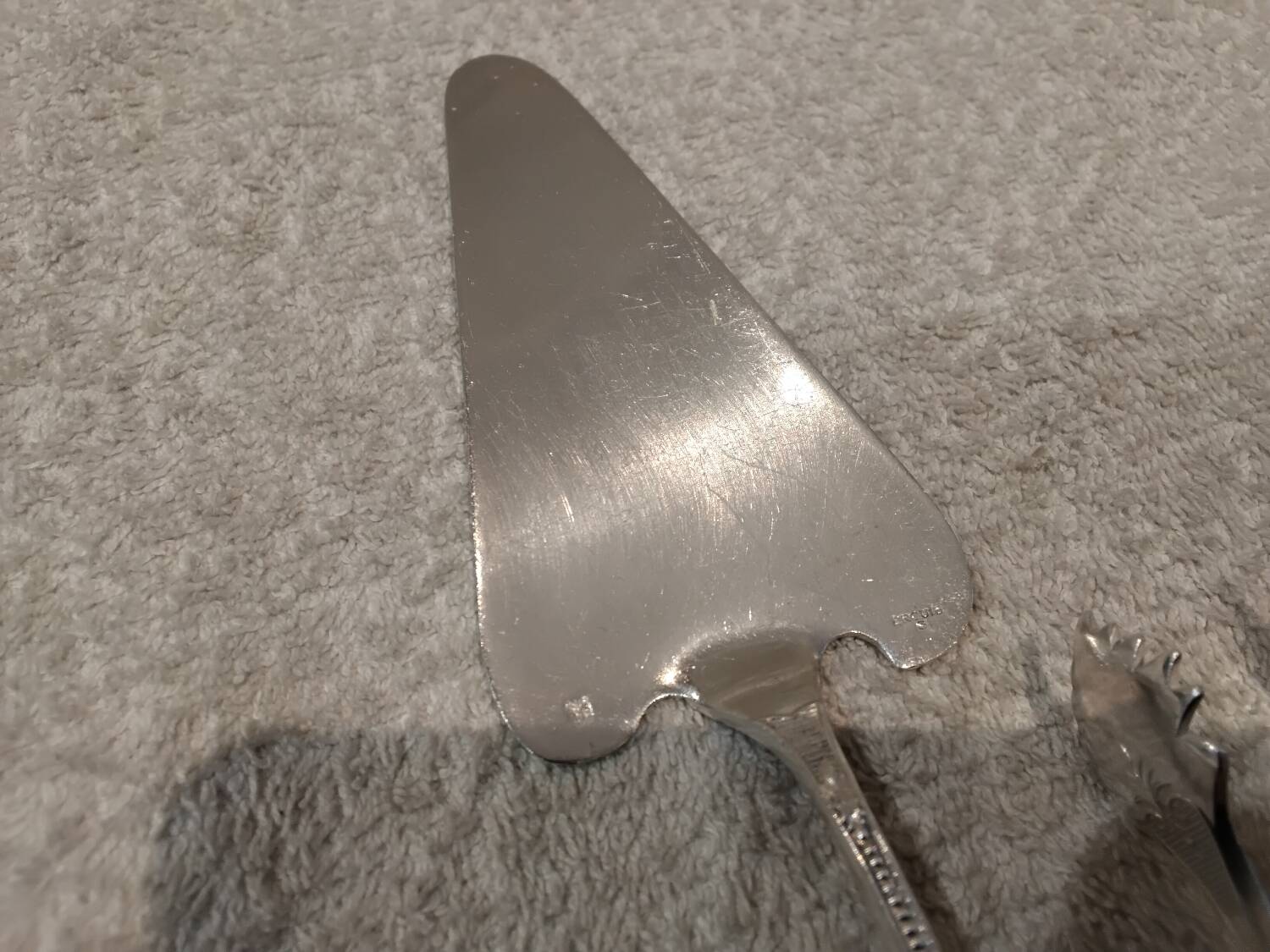 Petite pelle a tarte pince a sucre metal argente orfevre Ercuis russe