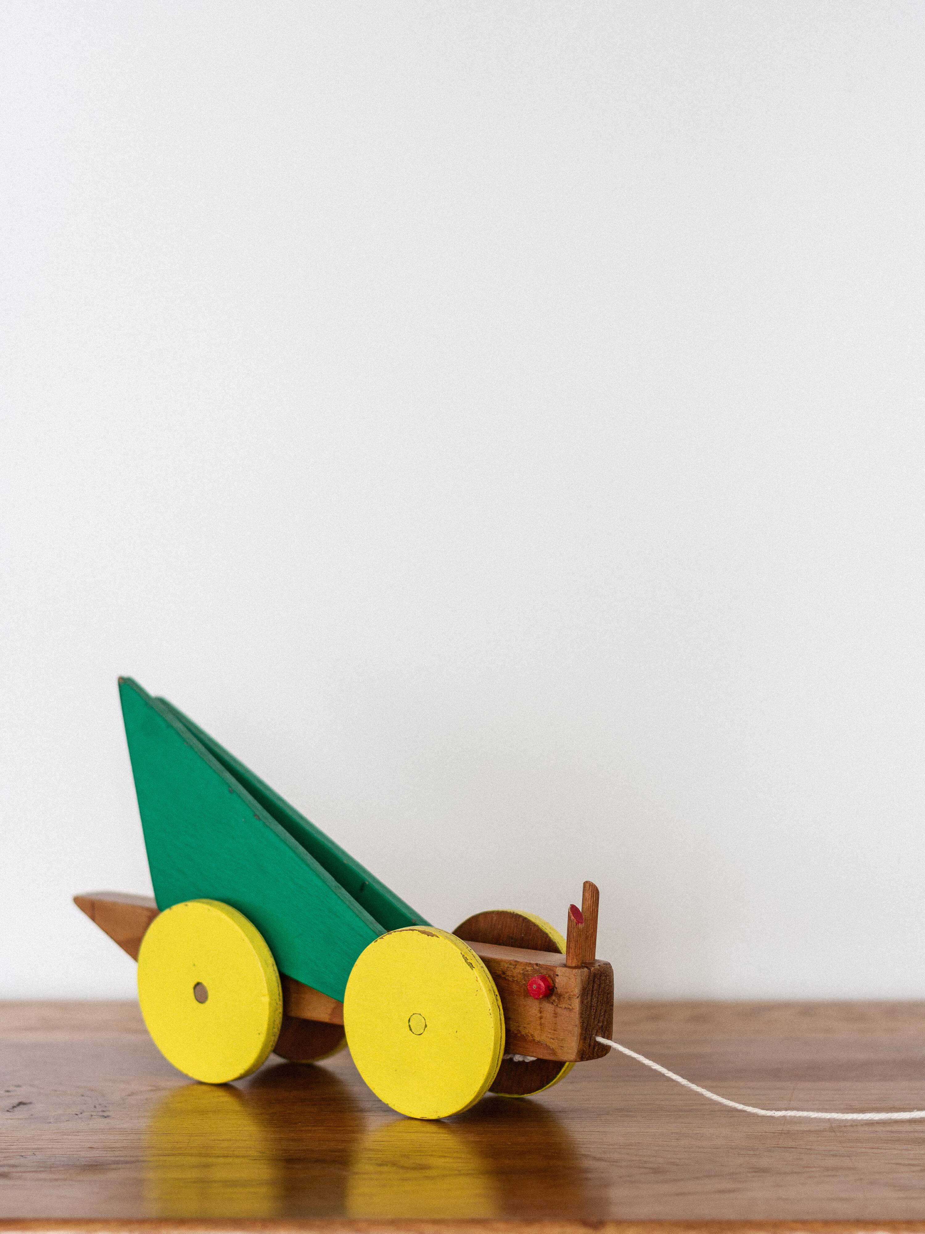 Grasshopper-shaped toy on wheels - 1950s/60s