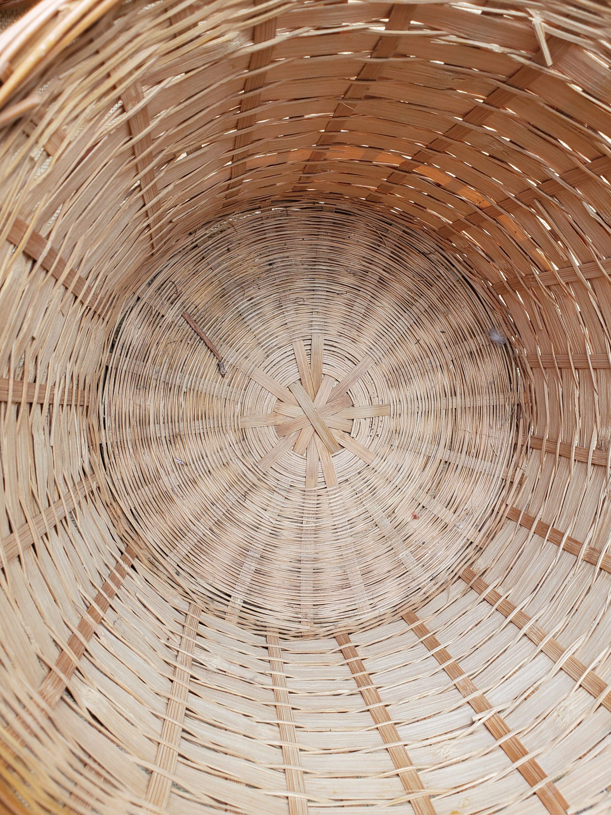 Pair of rattan planters 80