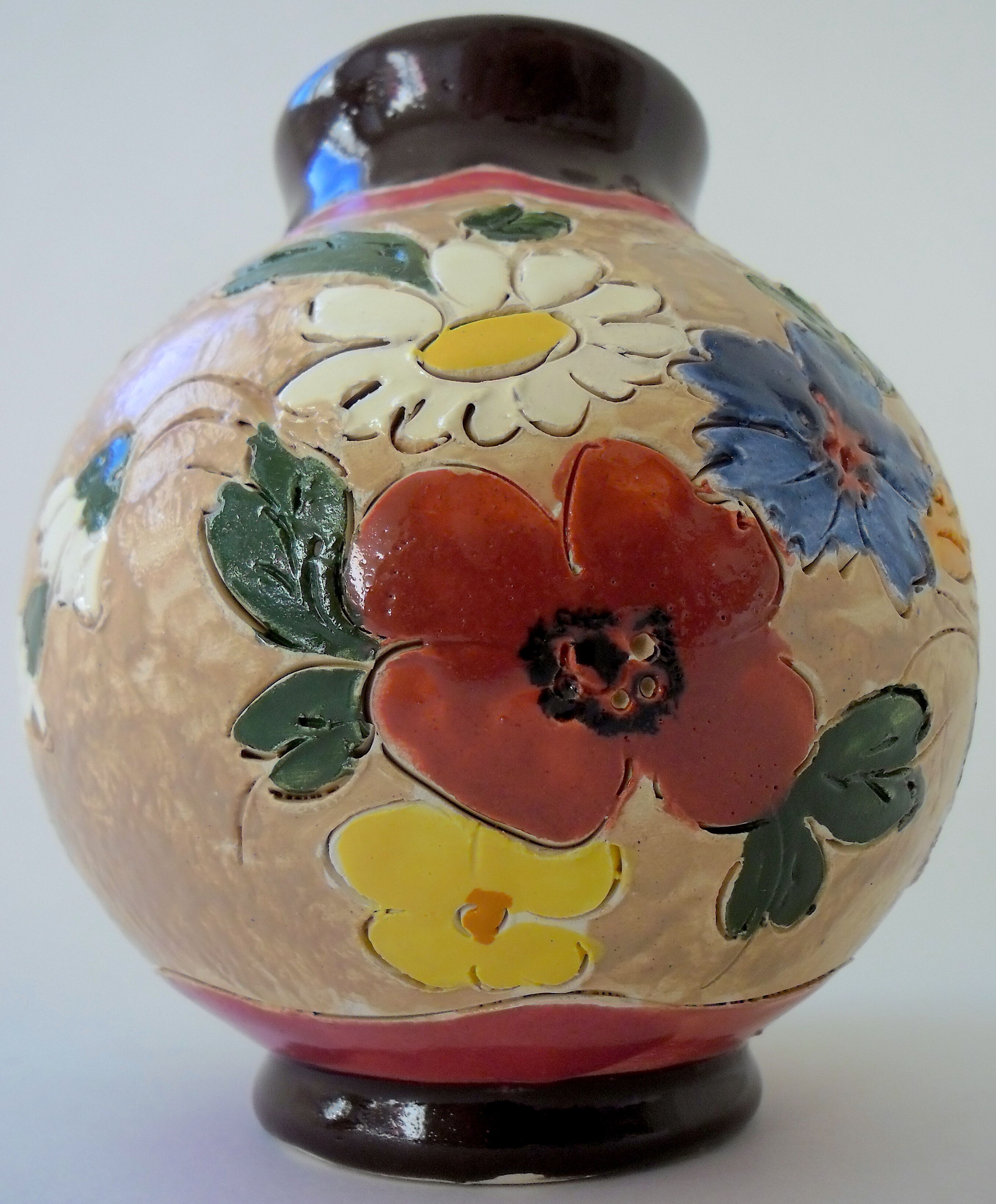 Terracotta vase incised by Jean Clergue in Vallauris