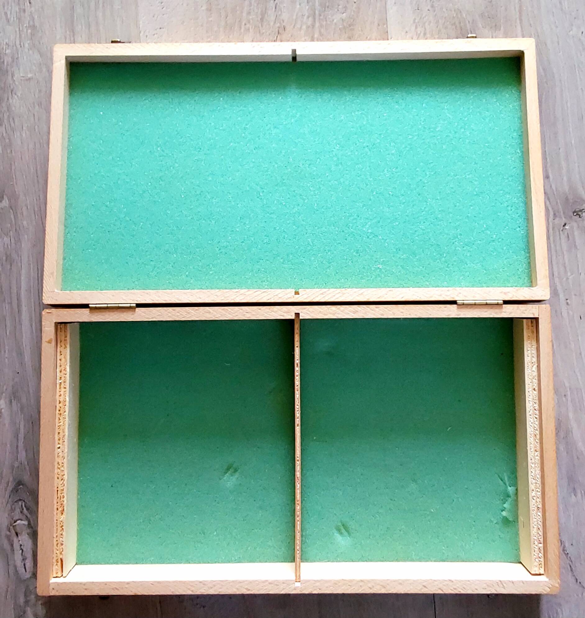 Vintage lardy international chess set