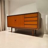 Buffet du milieu du siècle