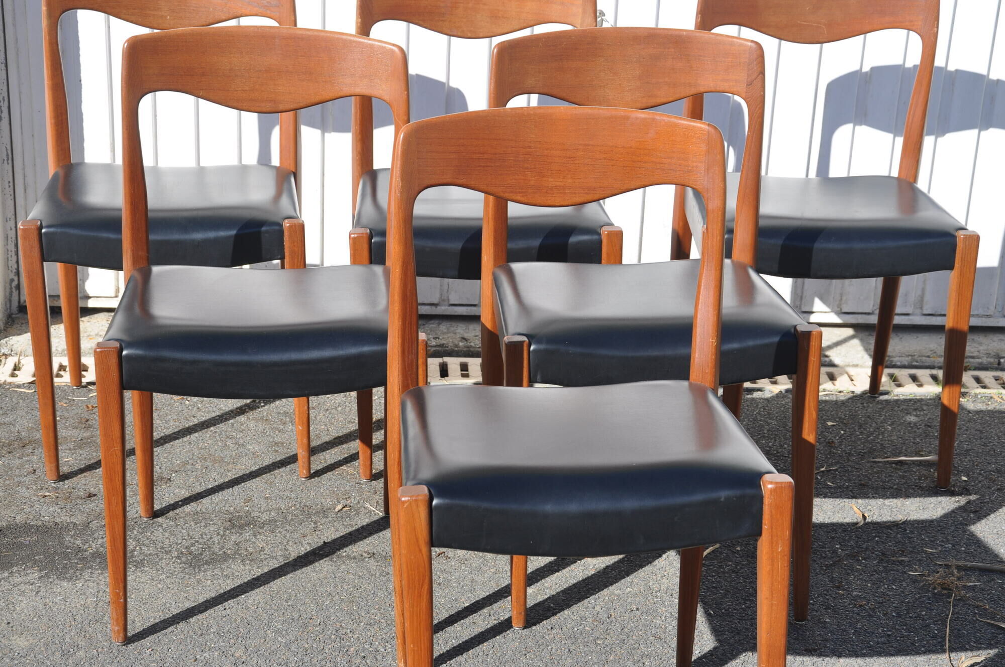 Lot of 6 scandinavian chairs in teak and skai 60