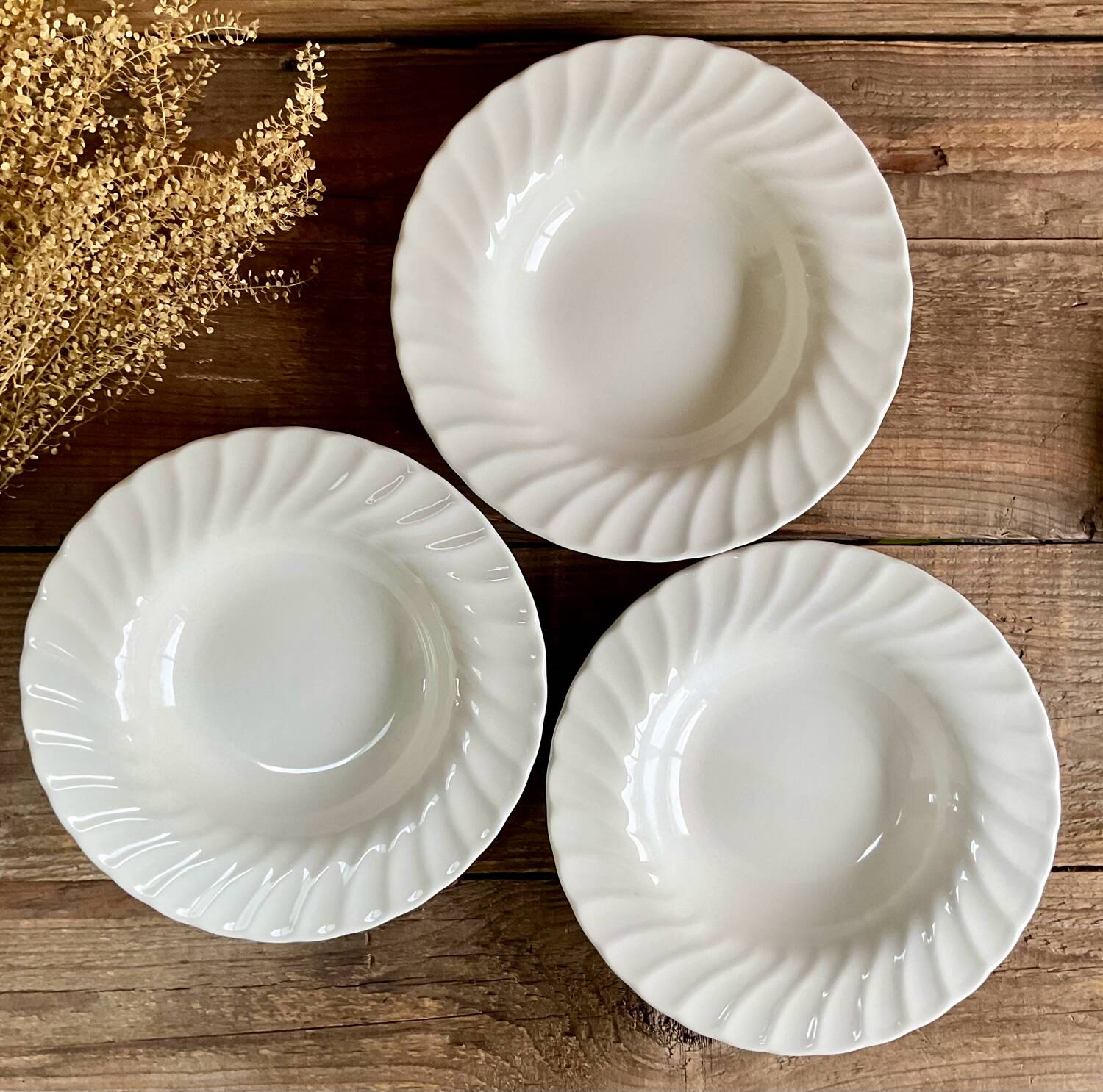 4 Churchill England soup plates