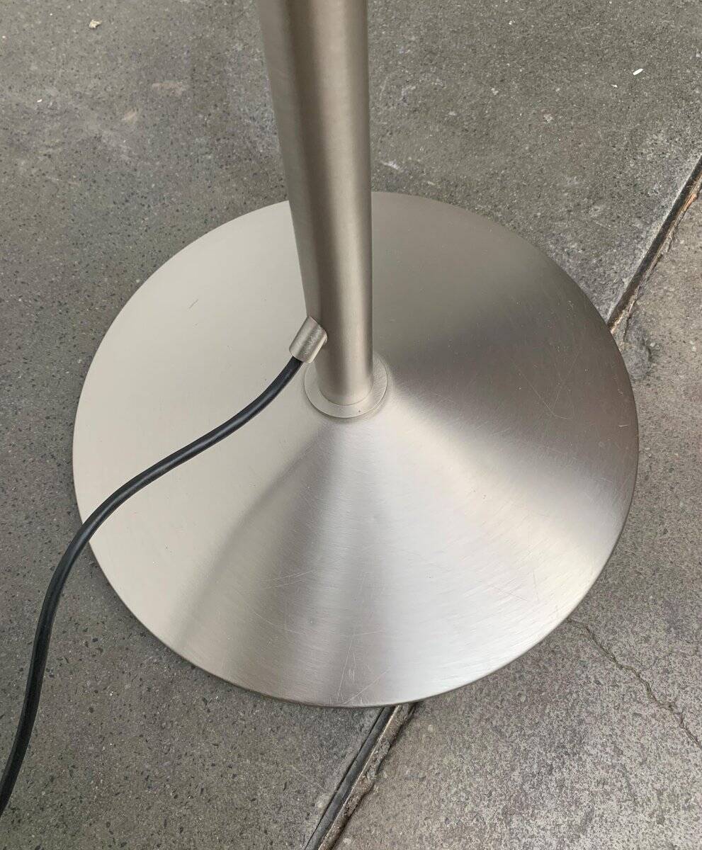 Adjustable floor lamp