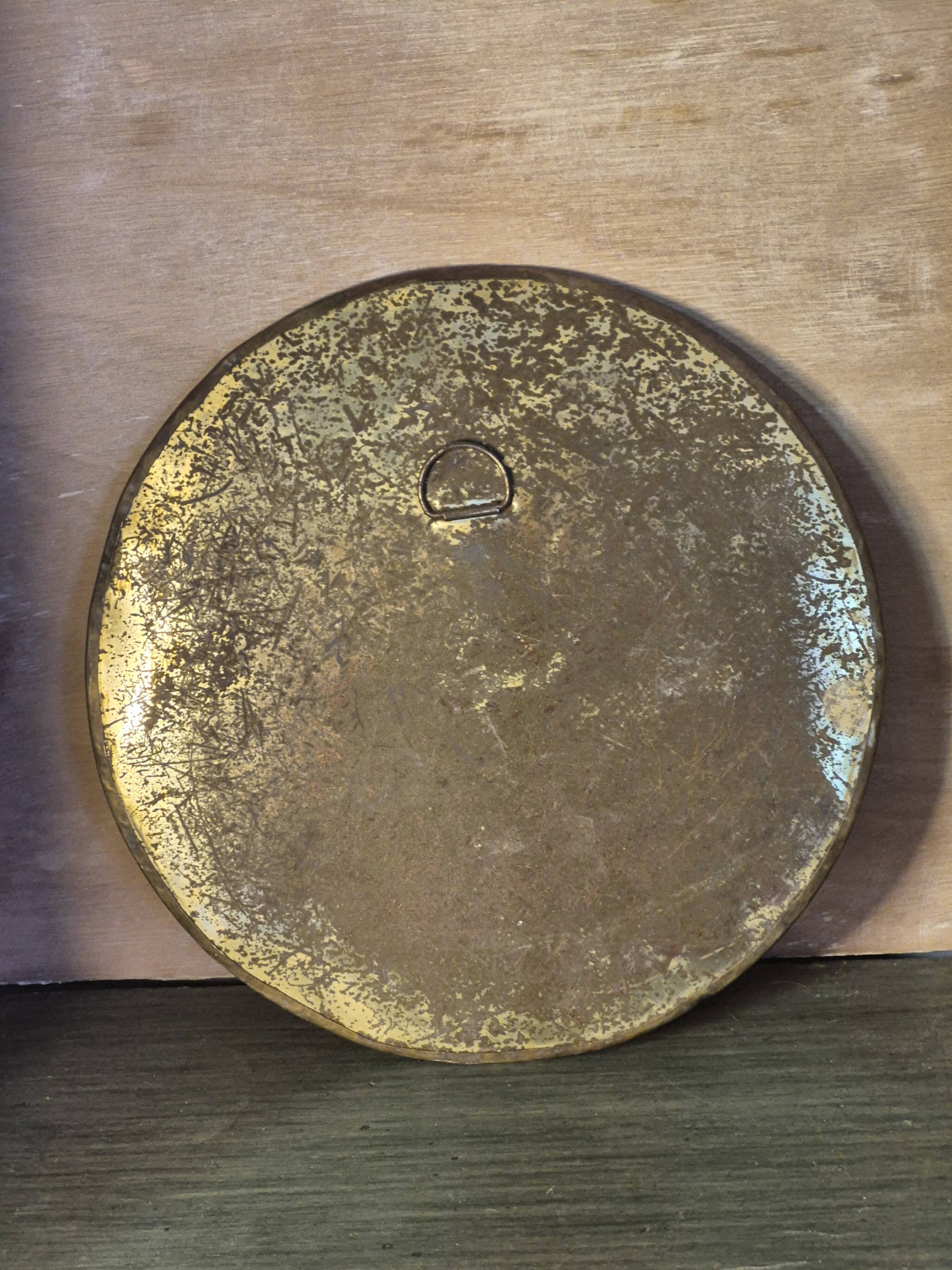 Round mirror