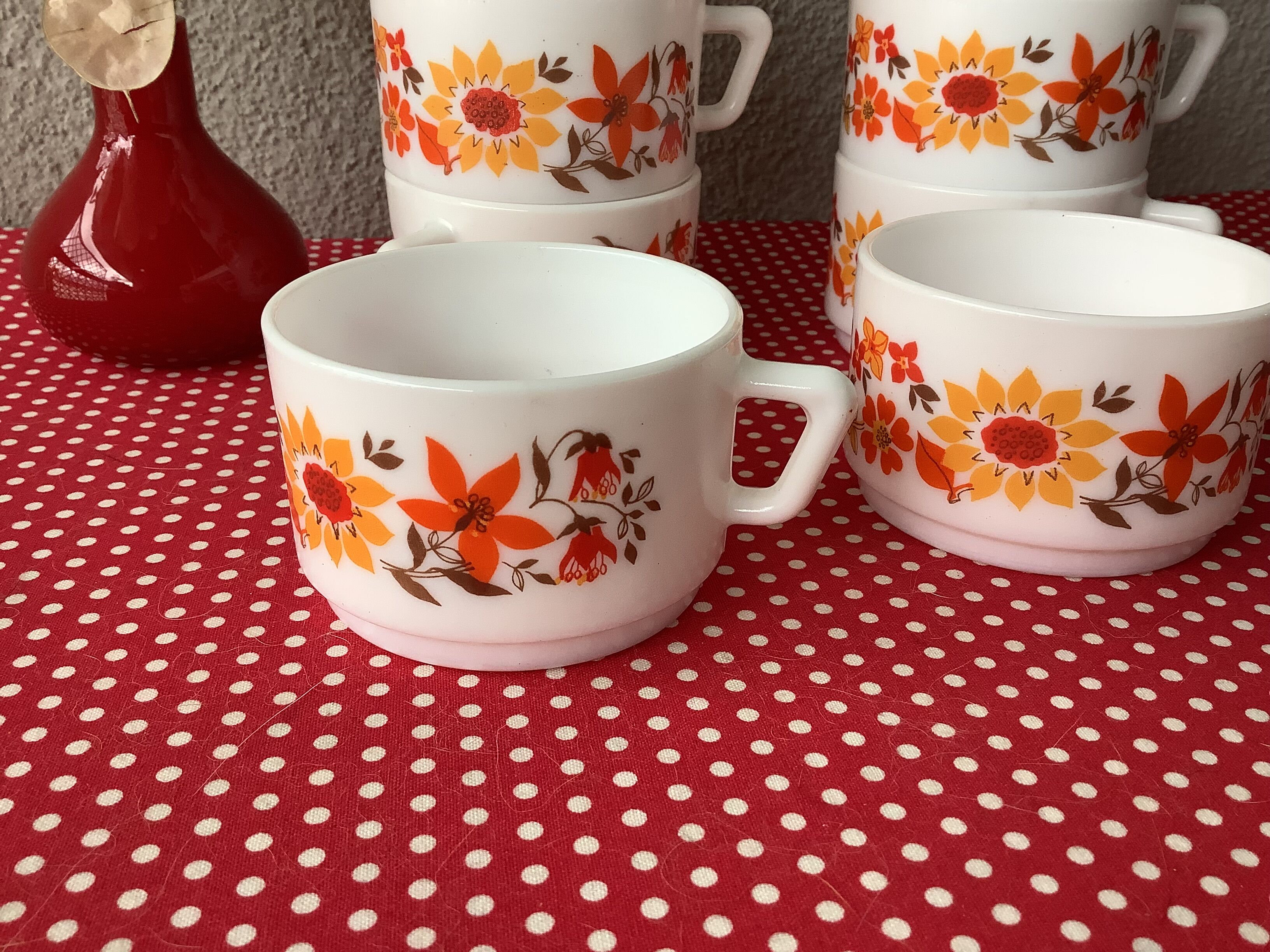 Arcopal Cups "Flora" - Marguerite and Sunflower seventies