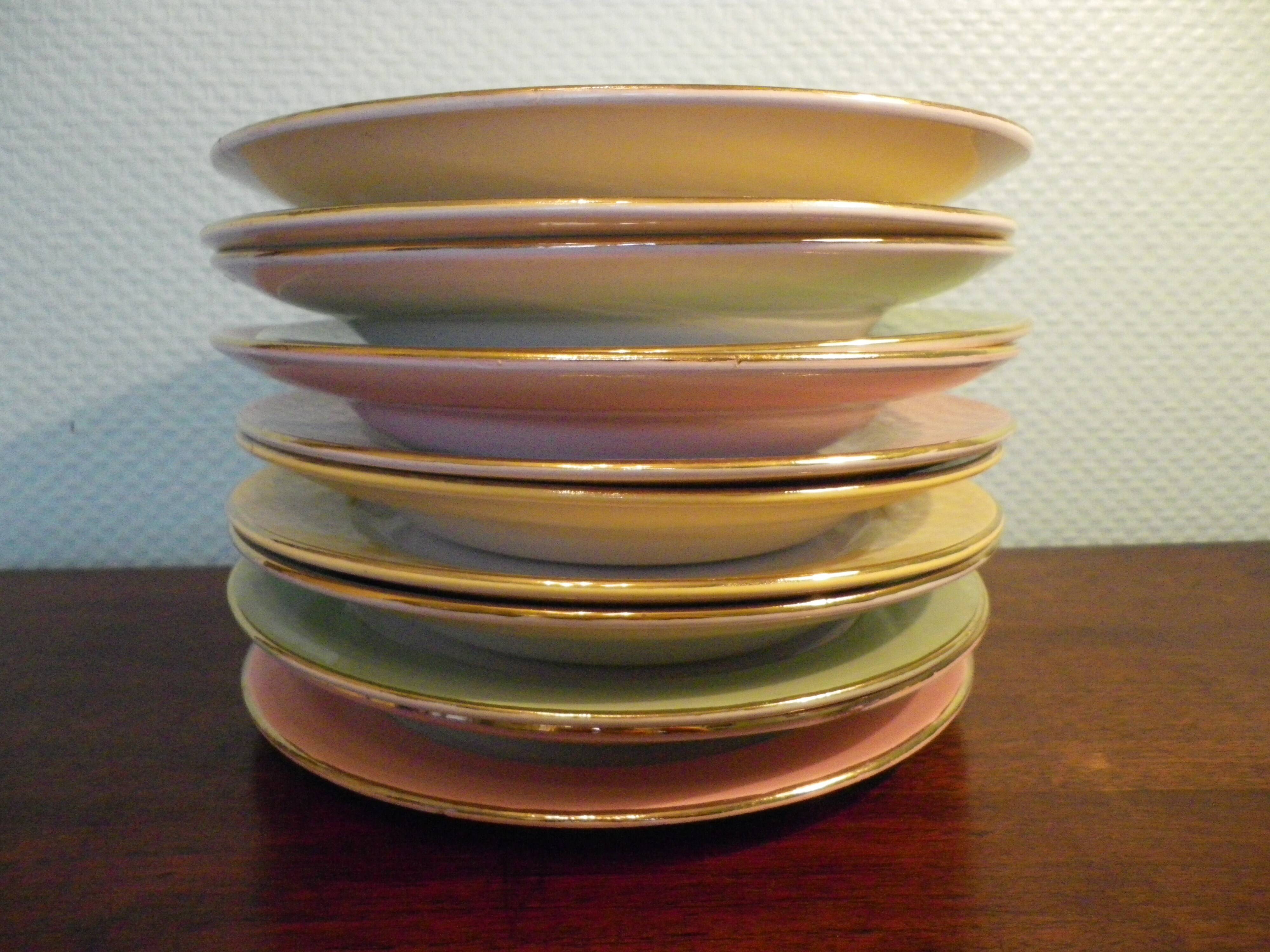 Prestige plates by Lamandinoise, 1950s, 3 colours, Set of 12