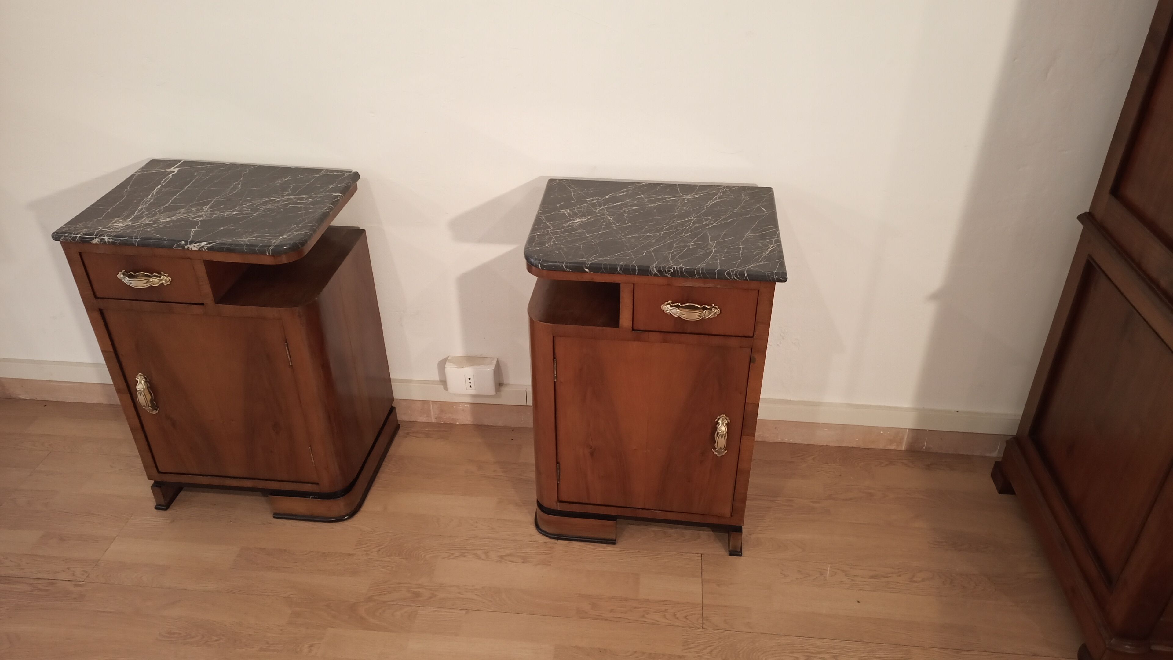 Tables de chevet italiennes Art Déco en noyer, Set de 2