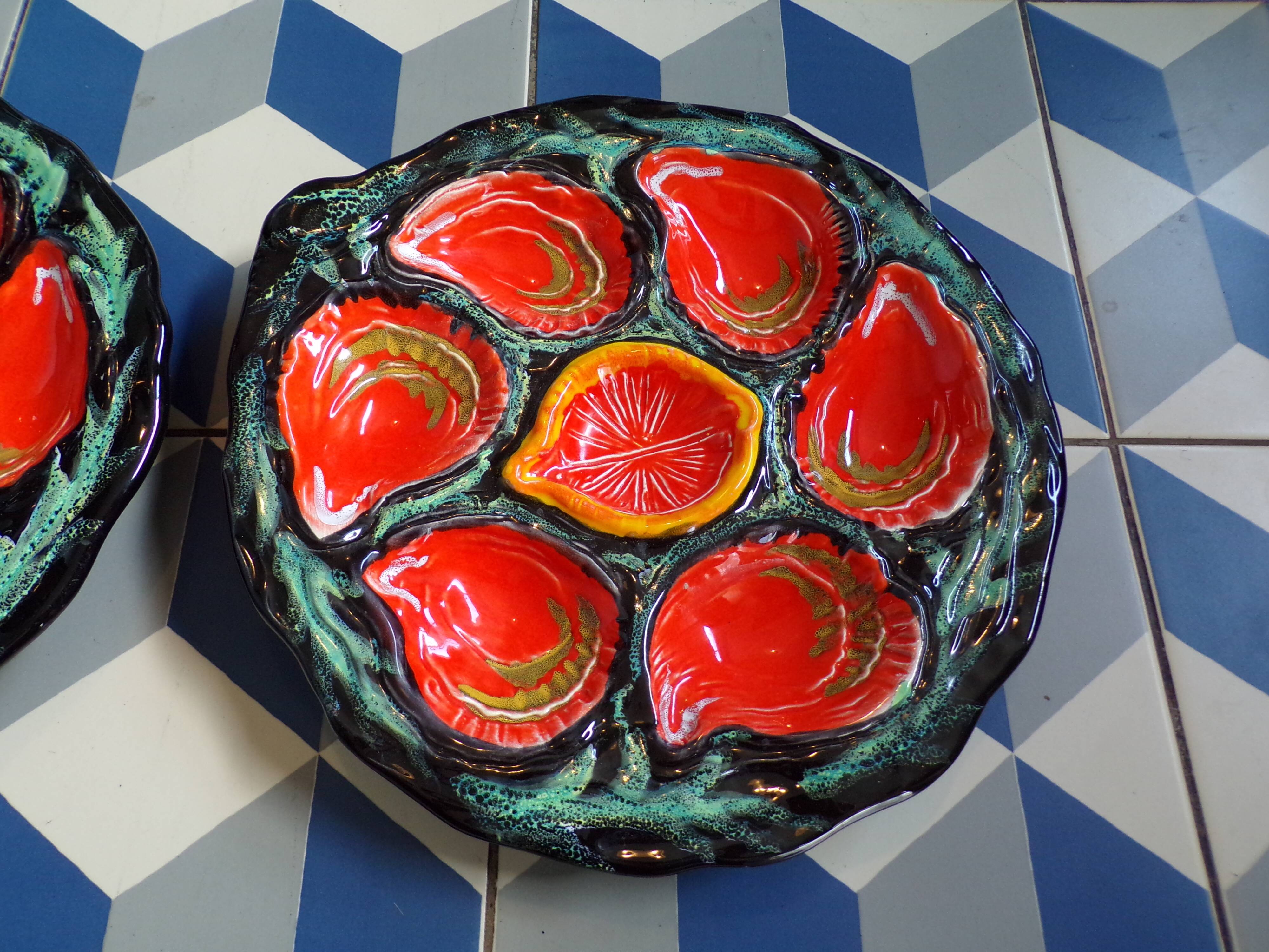 Duo of oyster plates by Gabriel Fourmaintraux