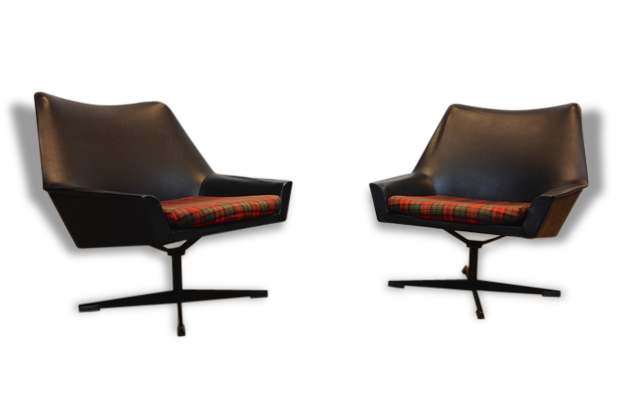 Pair of black 1960 leatherette chairs