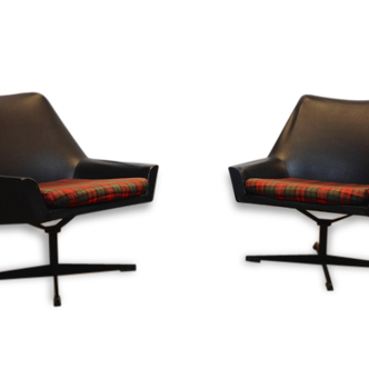 Pair of black 1960 leatherette chairs