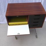 Petite commode à roulettes