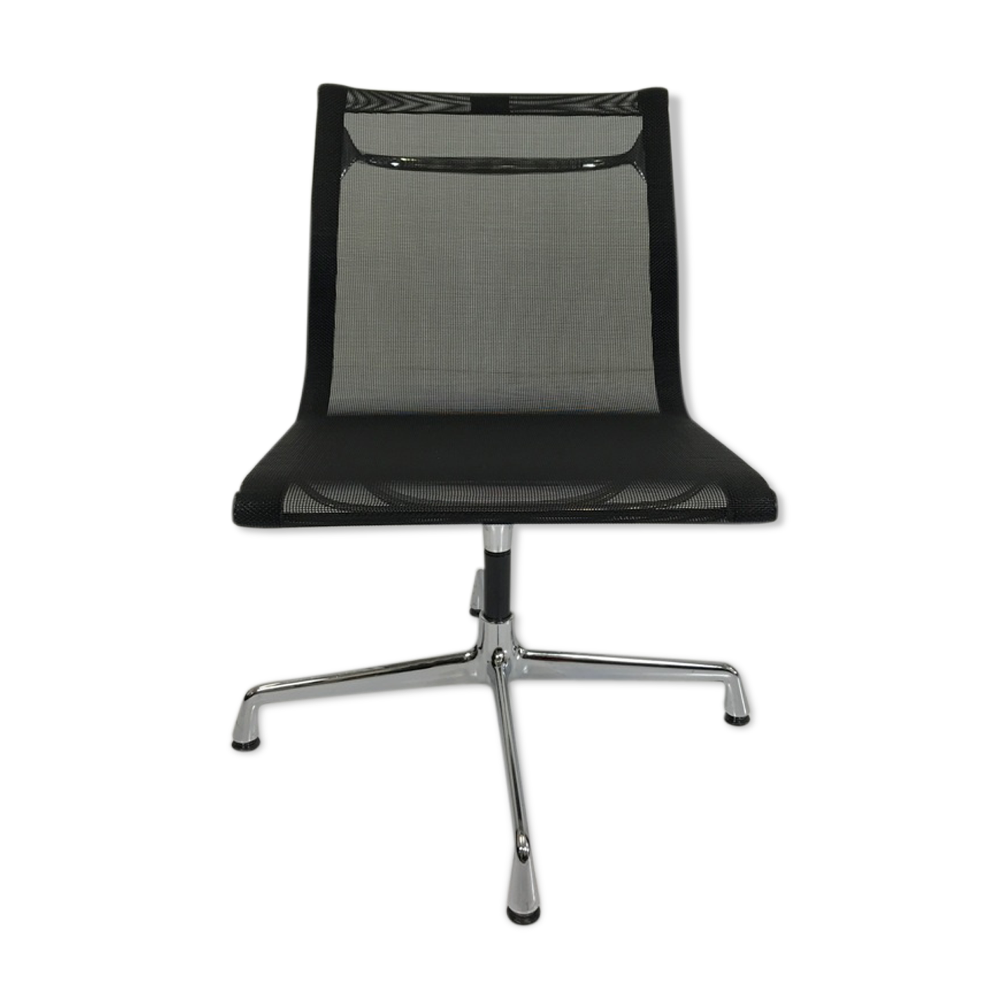 Chaise EA 107 par Charles et Ray Eames pour Vitra