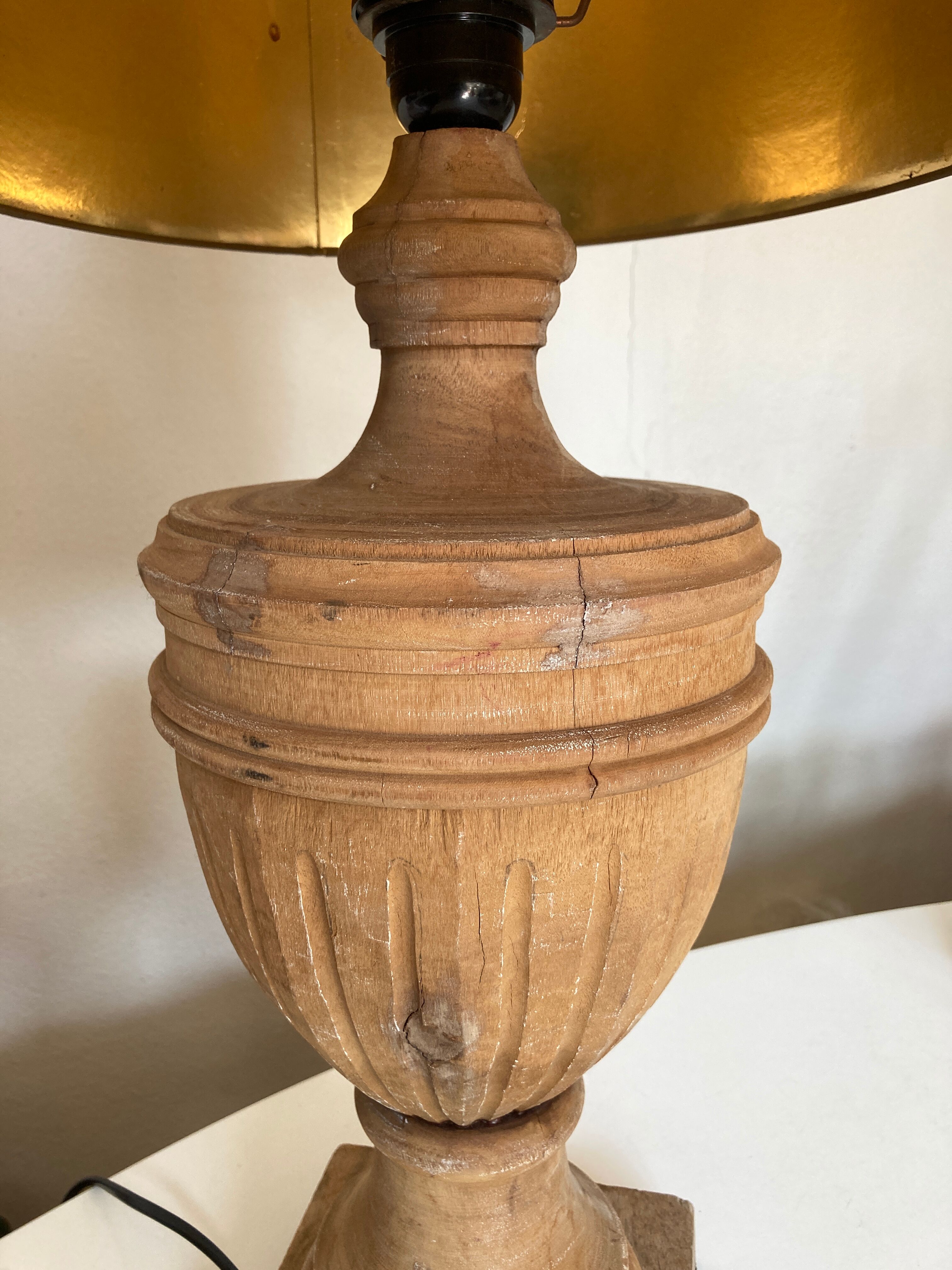 Classic neo-classic wooden baluster lamp in washed XL wood