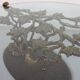 Table basse sculpturale en bronze et en verre