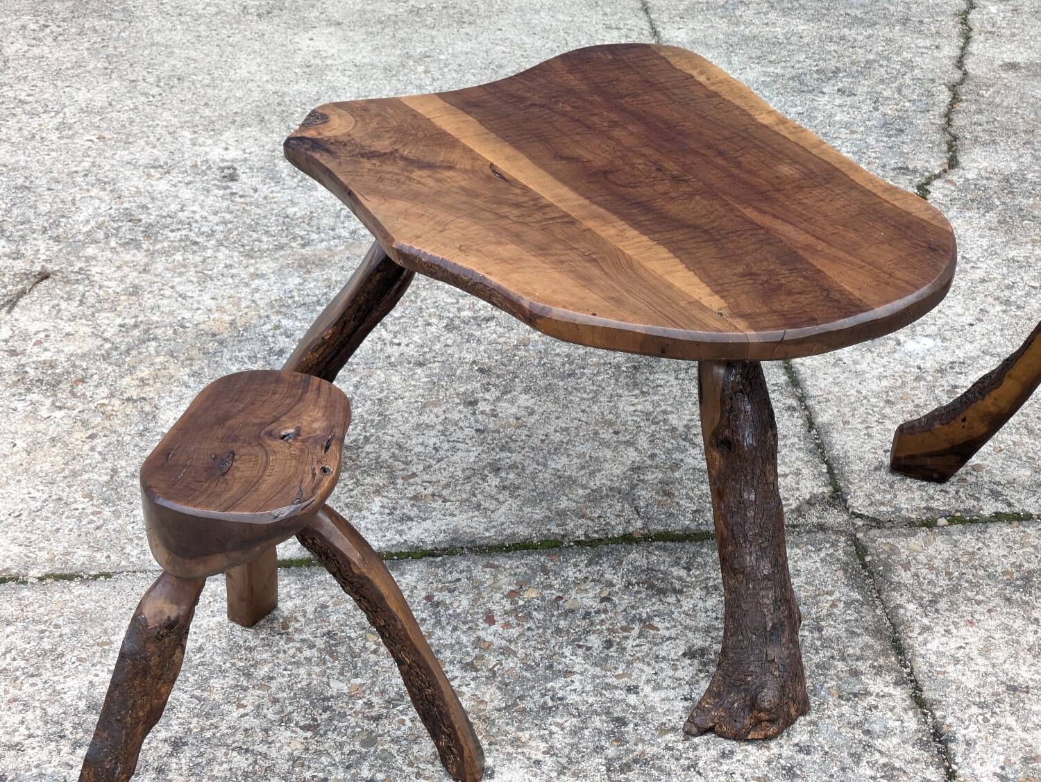 Table basse et deux tabourets brutaliste vintage 1950