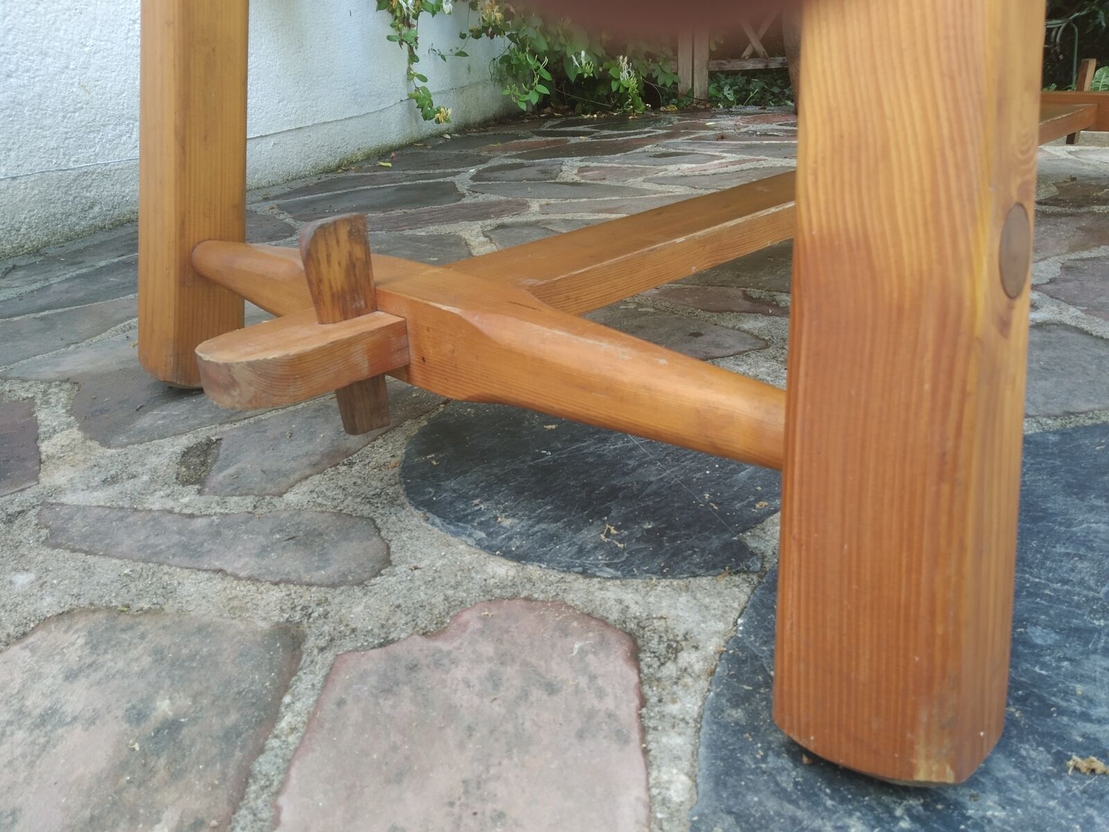 Table chalet feet compass