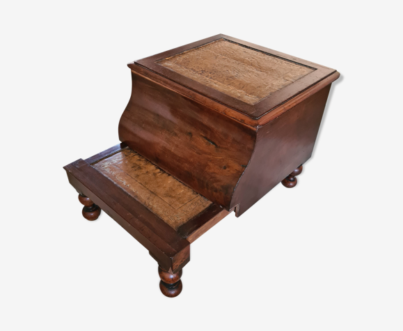 Leather sofa tip and mahogany veneer