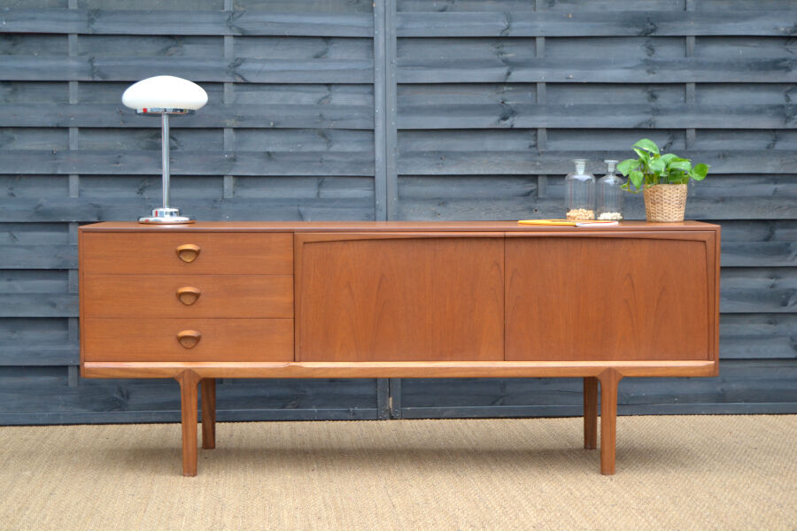 Enfilade en teck blond par McIntosh