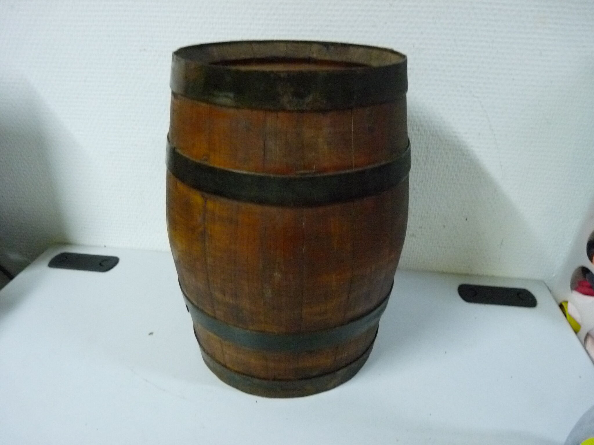 Ancien tonneau en bois et fer vin