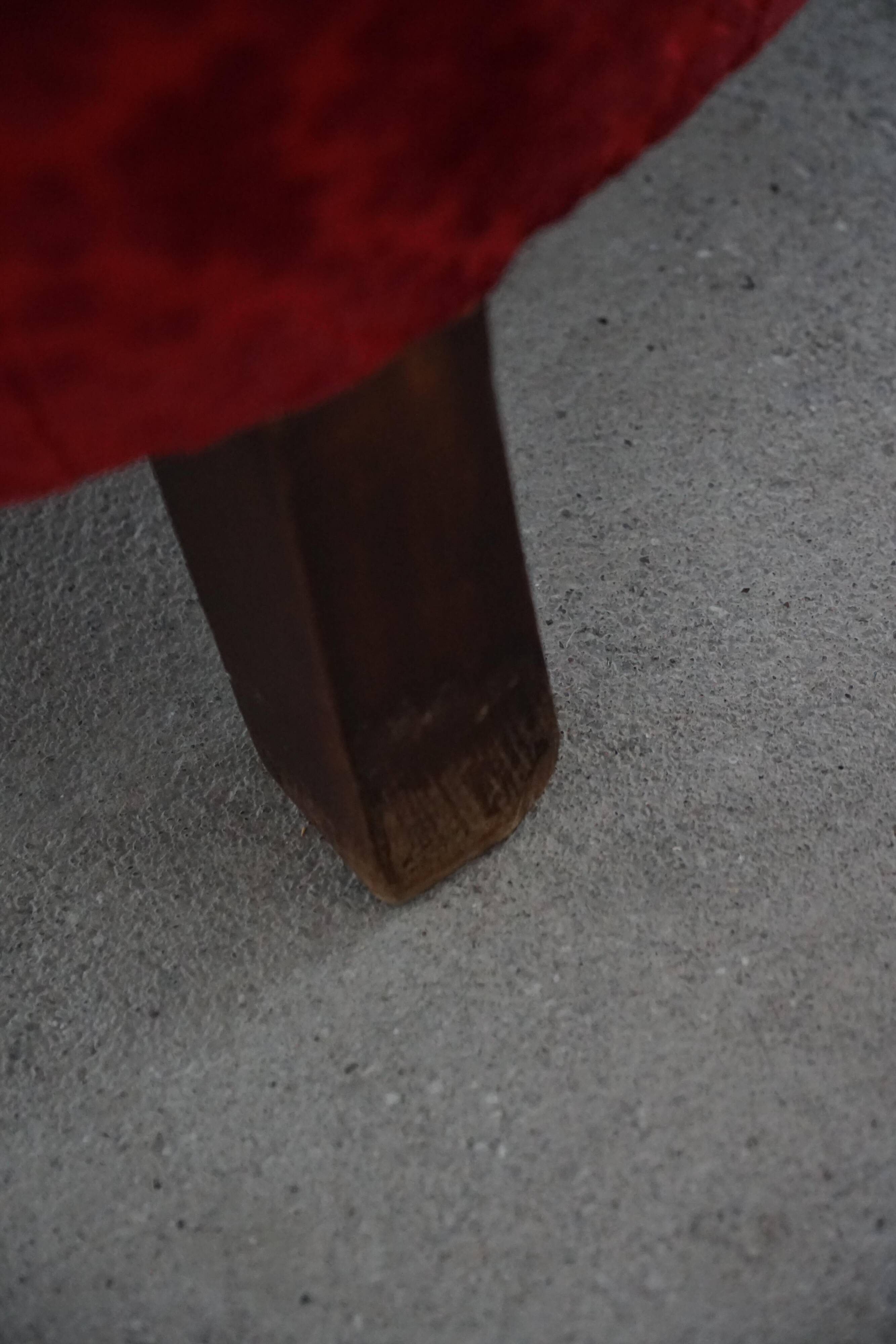 Modern Danish canapé, 3-seater in red velvet, Fritz Hansen style, 1940s.