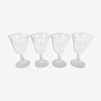 Chiseled glass foot glasses (set of 4)