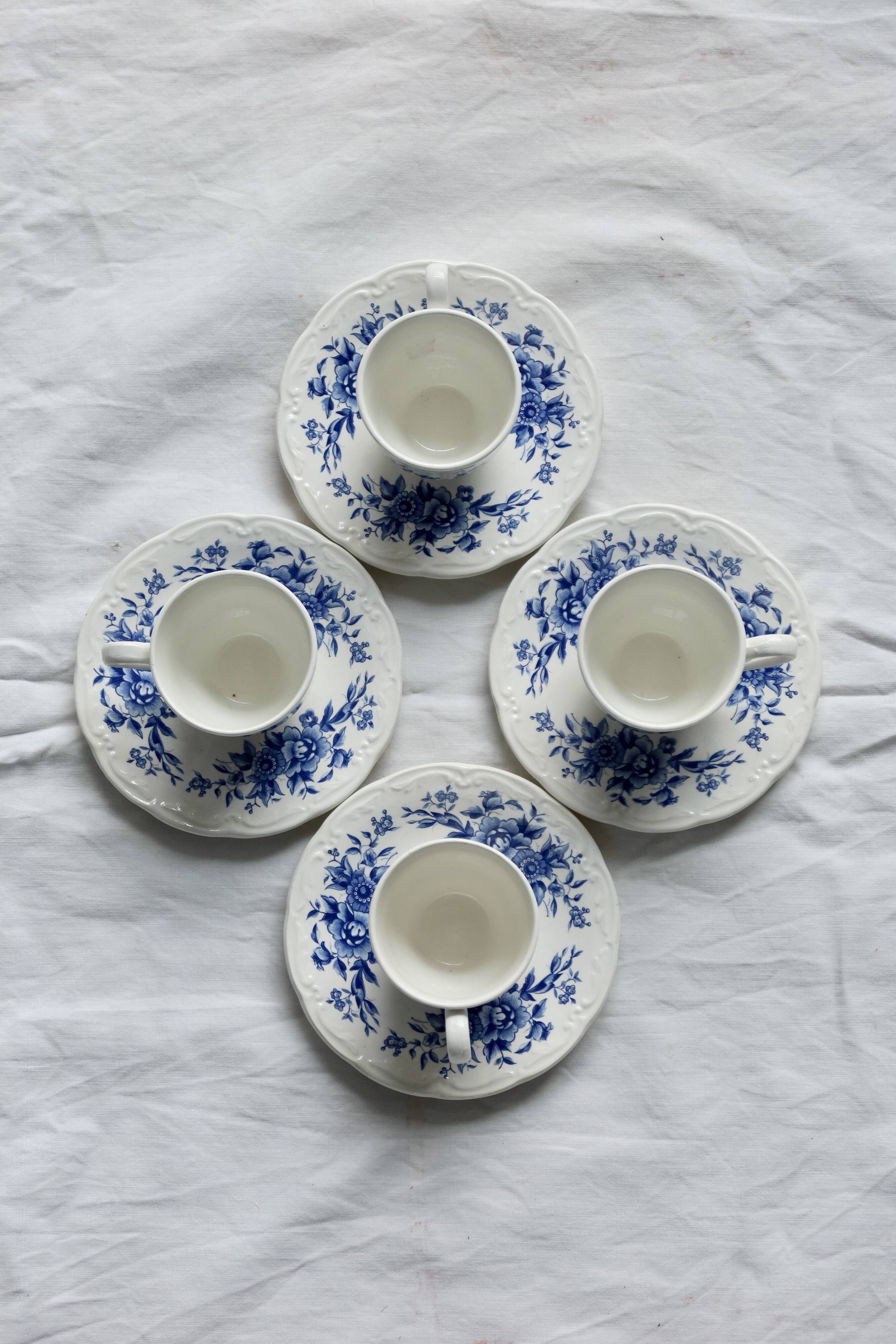 4 tasses anciennes en faïence Sarreguemines bleue et blanche - Soucoupes as