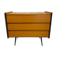 Commode à ailettes