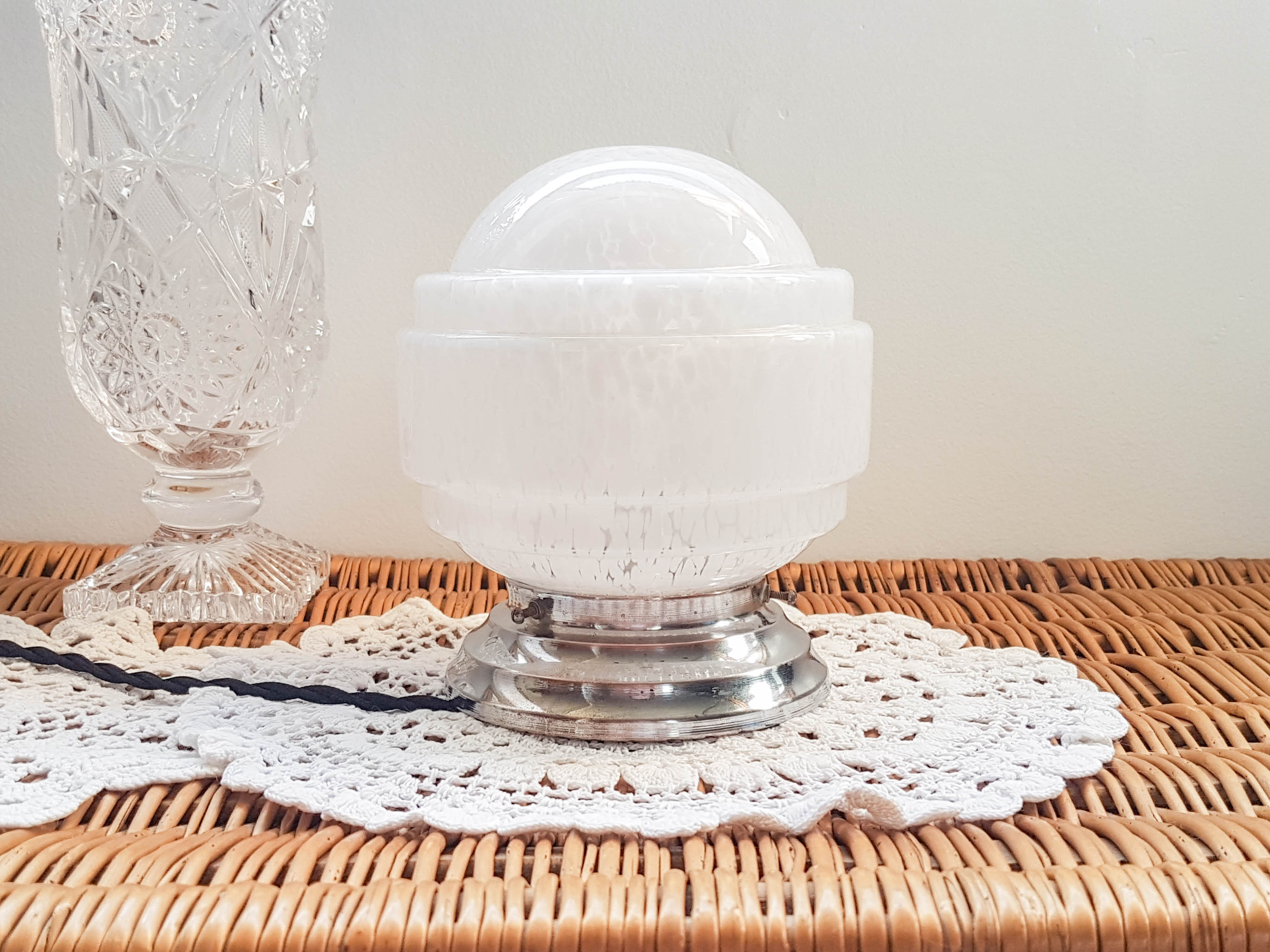 Lamp to lay vintage opaline white Clichy glass