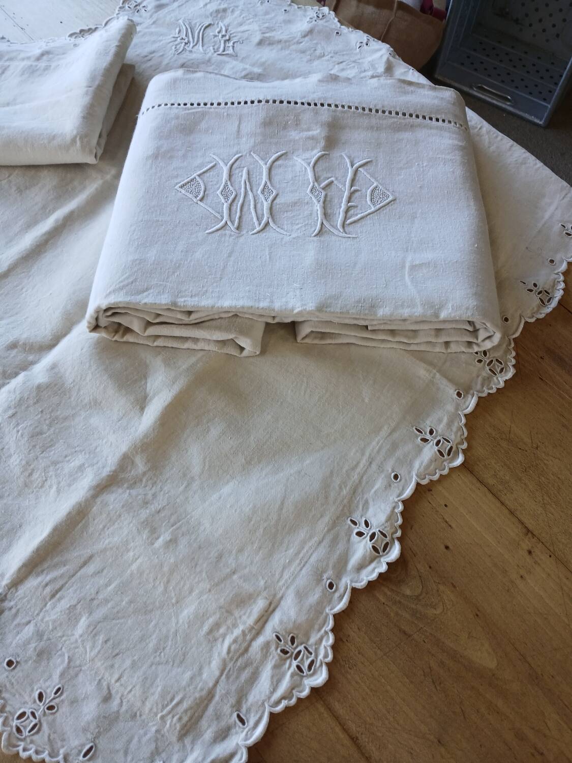 Antique flat sheet and 2 pillowcases set