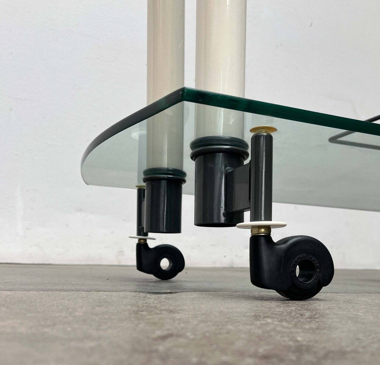 Postmodern Italian bar cart in glass and metal by Metalnova, 1980s.