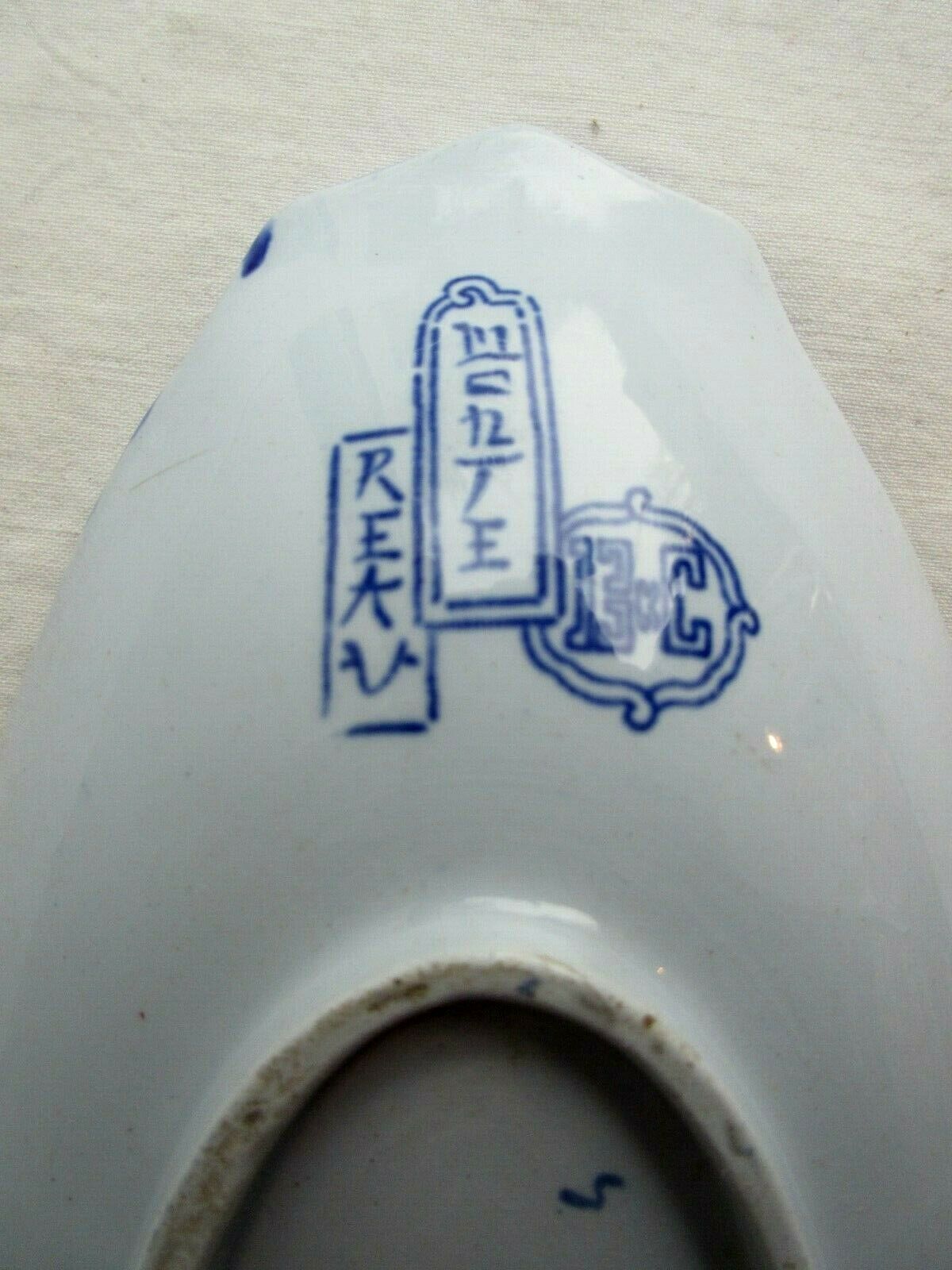 Beurrier, ravier oval signed Creil Montereau model YEDO in blue