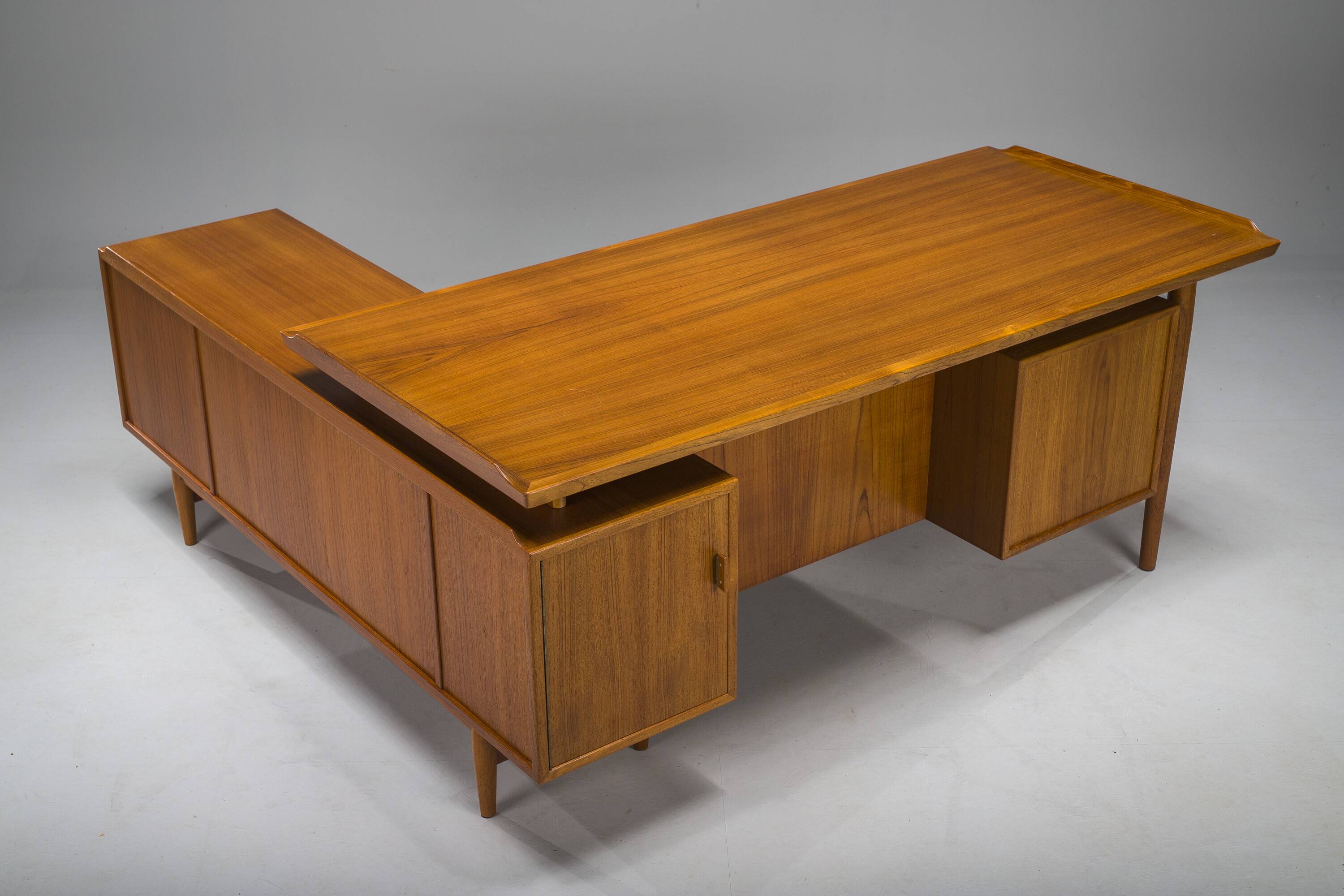 Executive Desk Model 209 in Teak by Arne Vodder for Sibast, 1955