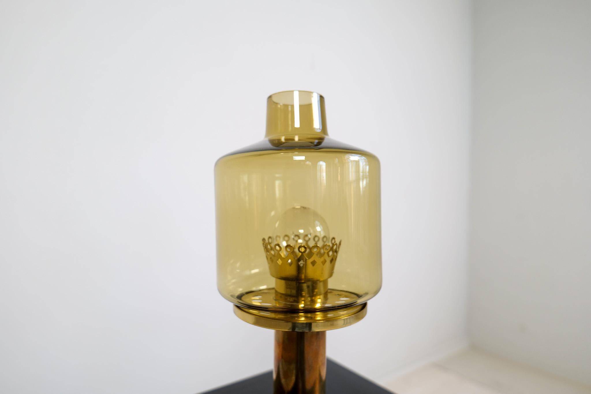 Hans-Agne Jakobsson Table Lamp Model B-102 in brass and glass, 1960s, Sweden